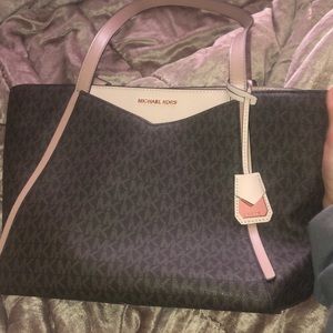 Micheal kors purse!